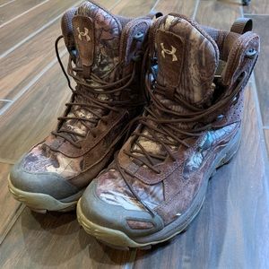 Women’s underarmour  hiking boots size 8.5